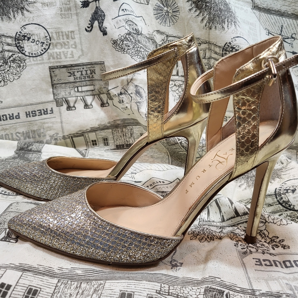 Ivanka Trump Wmns 7.5M Silver/Gold Glitter and Metallic 4in Stiletto Heels.